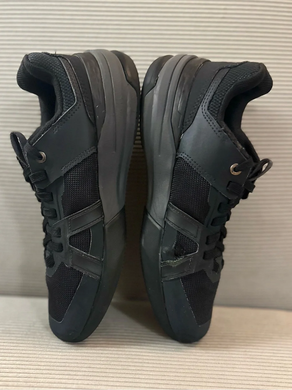 On Running The Roger Clubhouse Pro (Youth 4.5 / Women's 6) Black Eclipse